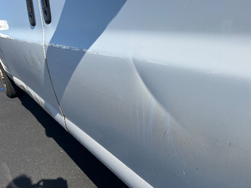 Refrigerated Truck-Light and Medium Duty Trucks-GMC-2020-G33705-Torrance-CA-163,693\n\t\tmiles-$ 22,000 - Image 25