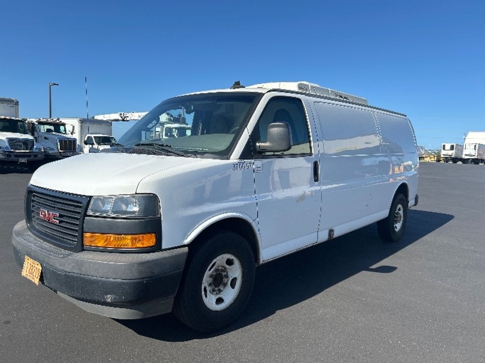 Refrigerated Truck-Light and Medium Duty Trucks-GMC-2020-G33705-Torrance-CA-163,693\n\t\tmiles-$ 22,000 - Image 3