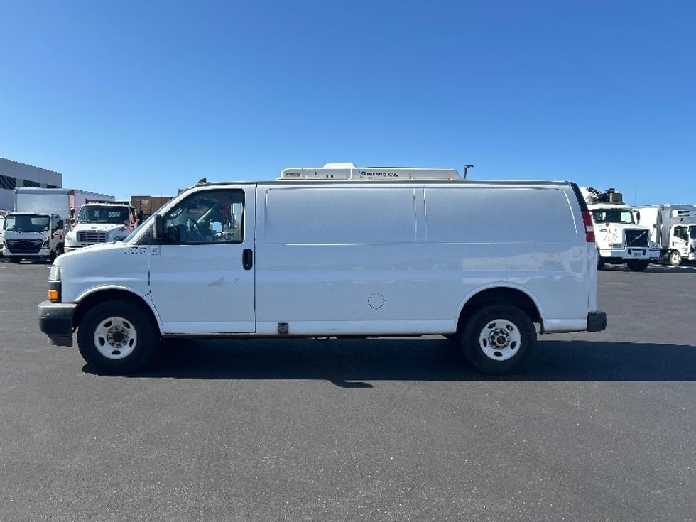 Refrigerated Truck-Light and Medium Duty Trucks-GMC-2020-G33705-Torrance-CA-163,693\n\t\tmiles-$ 22,000 - Image 4