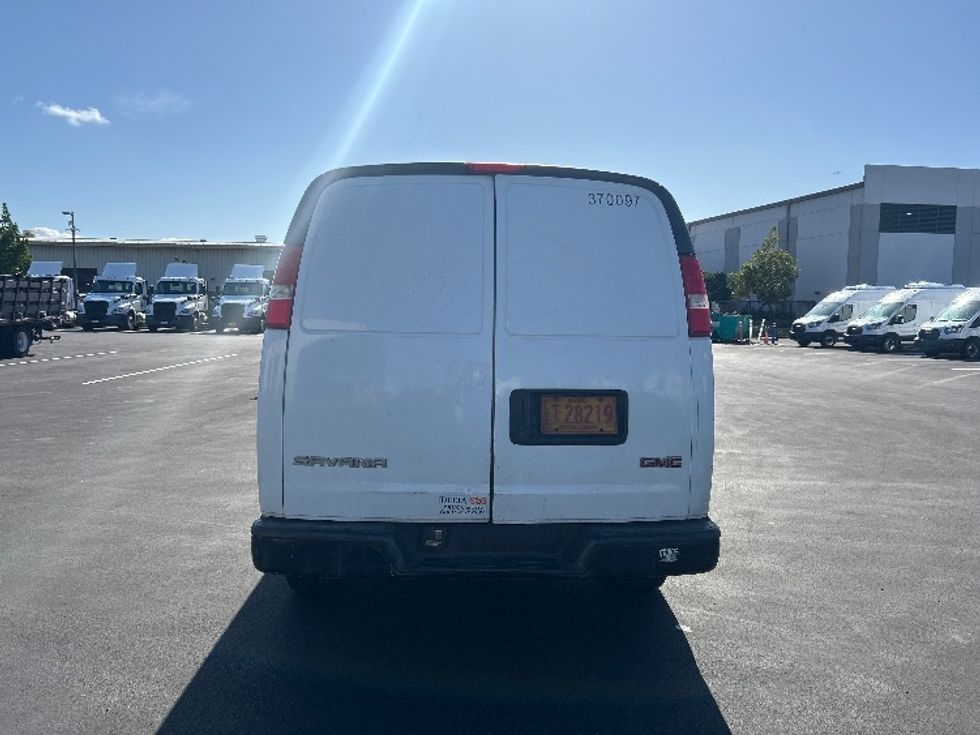 Refrigerated Truck-Light and Medium Duty Trucks-GMC-2020-G33705-Torrance-CA-163,693\n\t\tmiles-$ 22,000 - Image 7