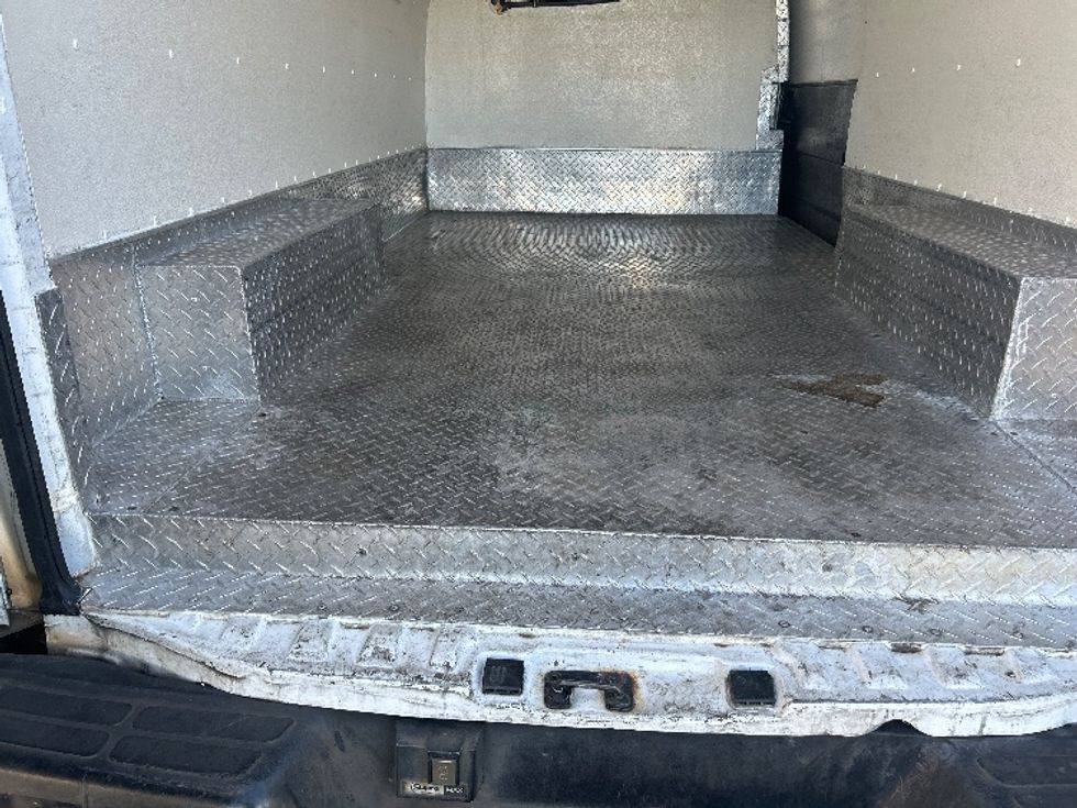 Refrigerated Truck-Light and Medium Duty Trucks-GMC-2020-G33705-Torrance-CA-163,693\n\t\tmiles-$ 22,000 - Image 9