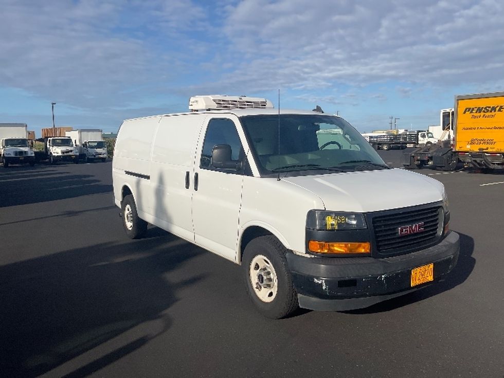 Refrigerated Truck-Light and Medium Duty Trucks-GMC-2020-G33705-Torrance-CA-88,831\n\t\tmiles-$ 32,500 - Image 1