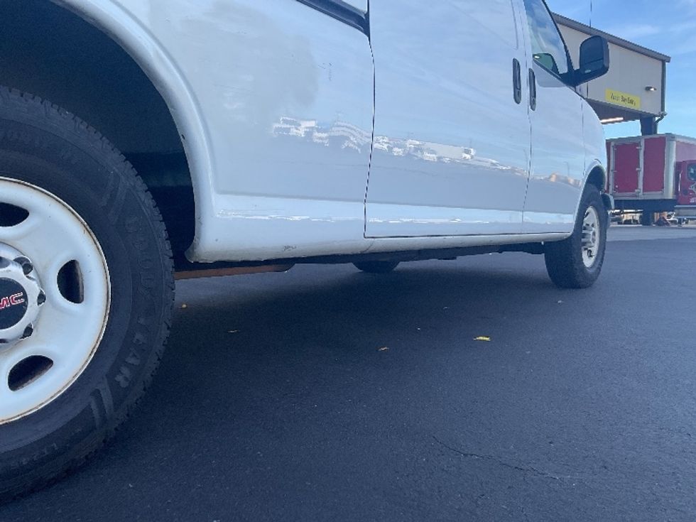 Refrigerated Truck-Light and Medium Duty Trucks-GMC-2020-G33705-Torrance-CA-88,831\n\t\tmiles-$ 32,500 - Image 10