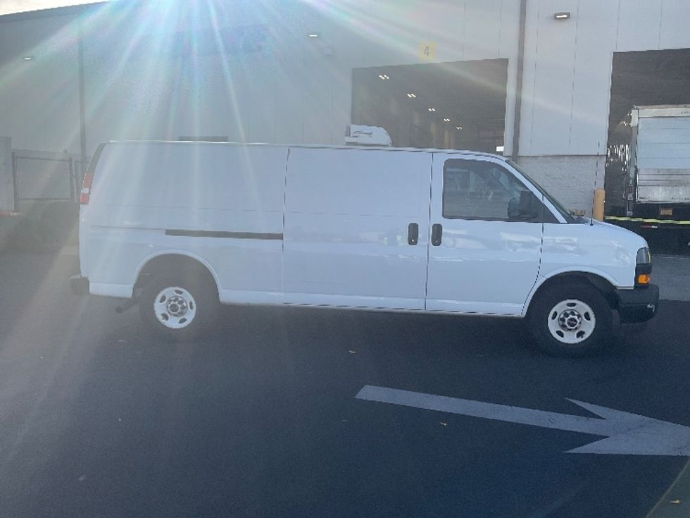 Refrigerated Truck-Light and Medium Duty Trucks-GMC-2020-G33705-Torrance-CA-88,831\n\t\tmiles-$ 32,500 - Image 11