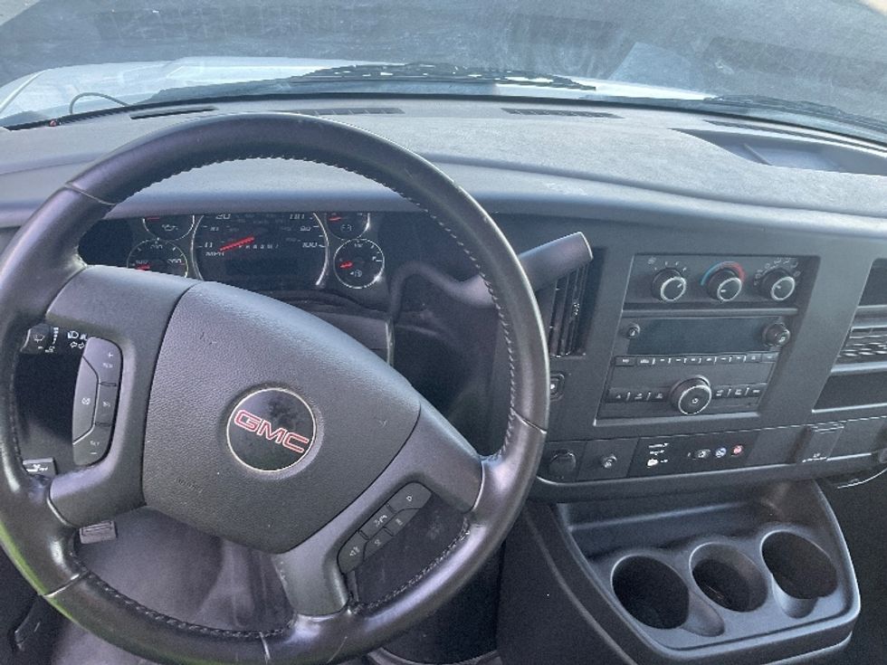 Refrigerated Truck-Light and Medium Duty Trucks-GMC-2020-G33705-Torrance-CA-88,831\n\t\tmiles-$ 32,500 - Image 13