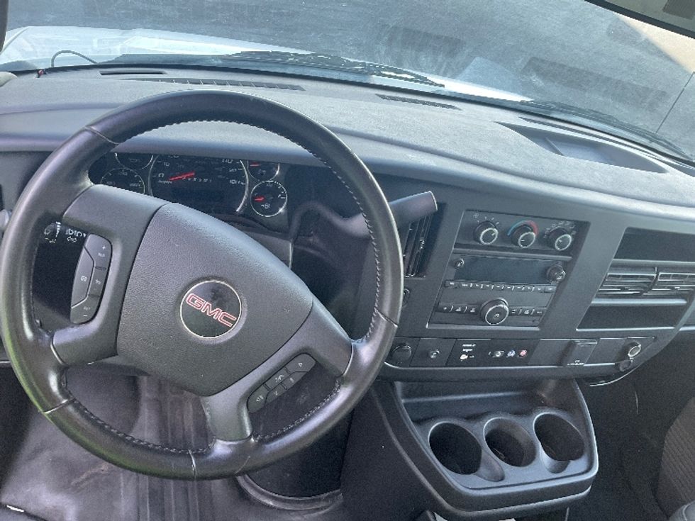 Refrigerated Truck-Light and Medium Duty Trucks-GMC-2020-G33705-Torrance-CA-88,831\n\t\tmiles-$ 32,500 - Image 14