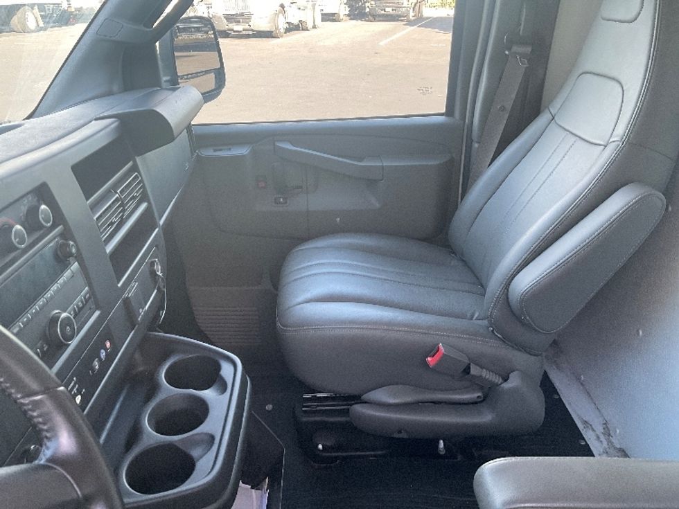 Refrigerated Truck-Light and Medium Duty Trucks-GMC-2020-G33705-Torrance-CA-88,831\n\t\tmiles-$ 32,500 - Image 15