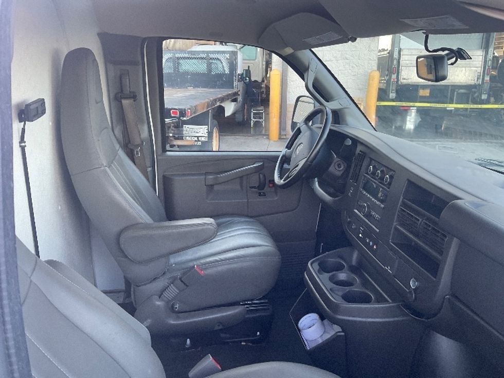 Refrigerated Truck-Light and Medium Duty Trucks-GMC-2020-G33705-Torrance-CA-88,831\n\t\tmiles-$ 32,500 - Image 18