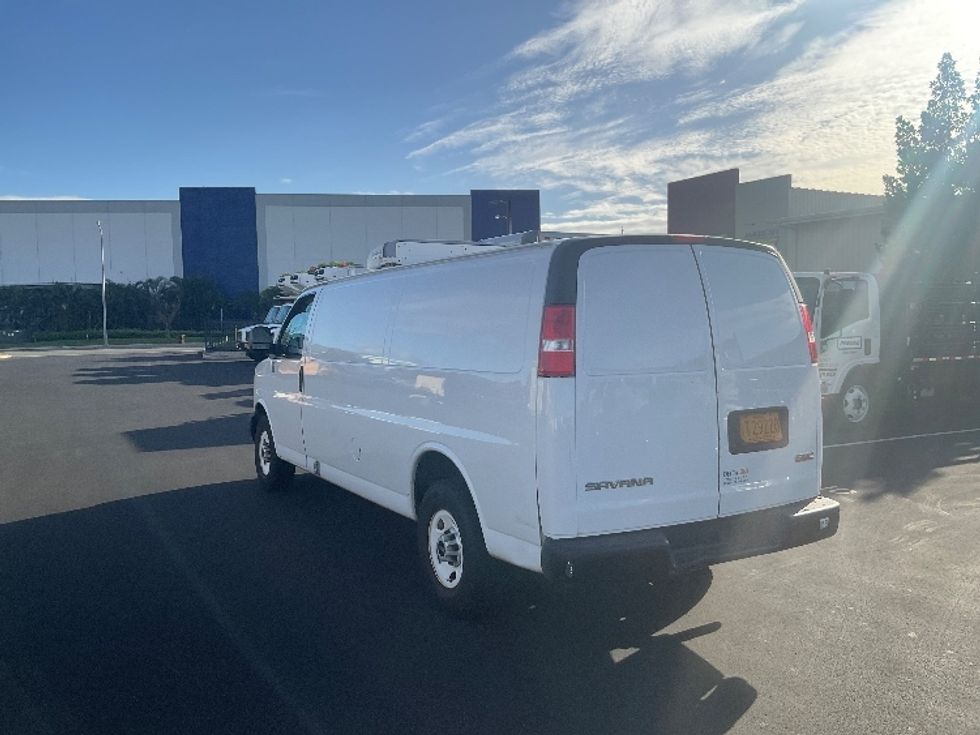 Refrigerated Truck-Light and Medium Duty Trucks-GMC-2020-G33705-Torrance-CA-88,831\n\t\tmiles-$ 32,500 - Image 6