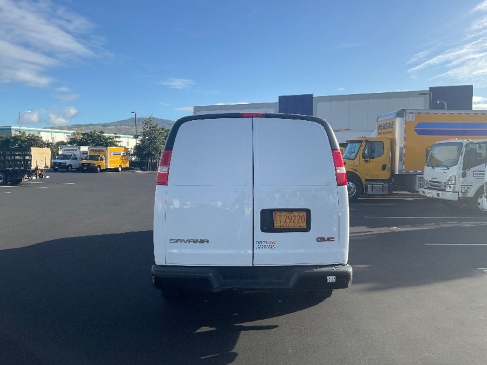 Refrigerated Truck-Light and Medium Duty Trucks-GMC-2020-G33705-Torrance-CA-88,831\n\t\tmiles-$ 32,500 - Image 7