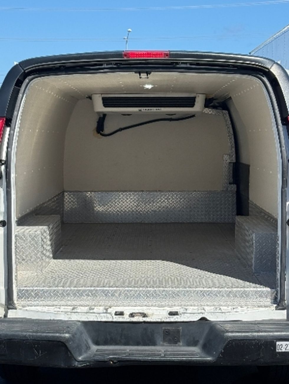 Refrigerated Truck-Light and Medium Duty Trucks-GMC-2020-G33705-Torrance-CA-88,831\n\t\tmiles-$ 32,500 - Image 8