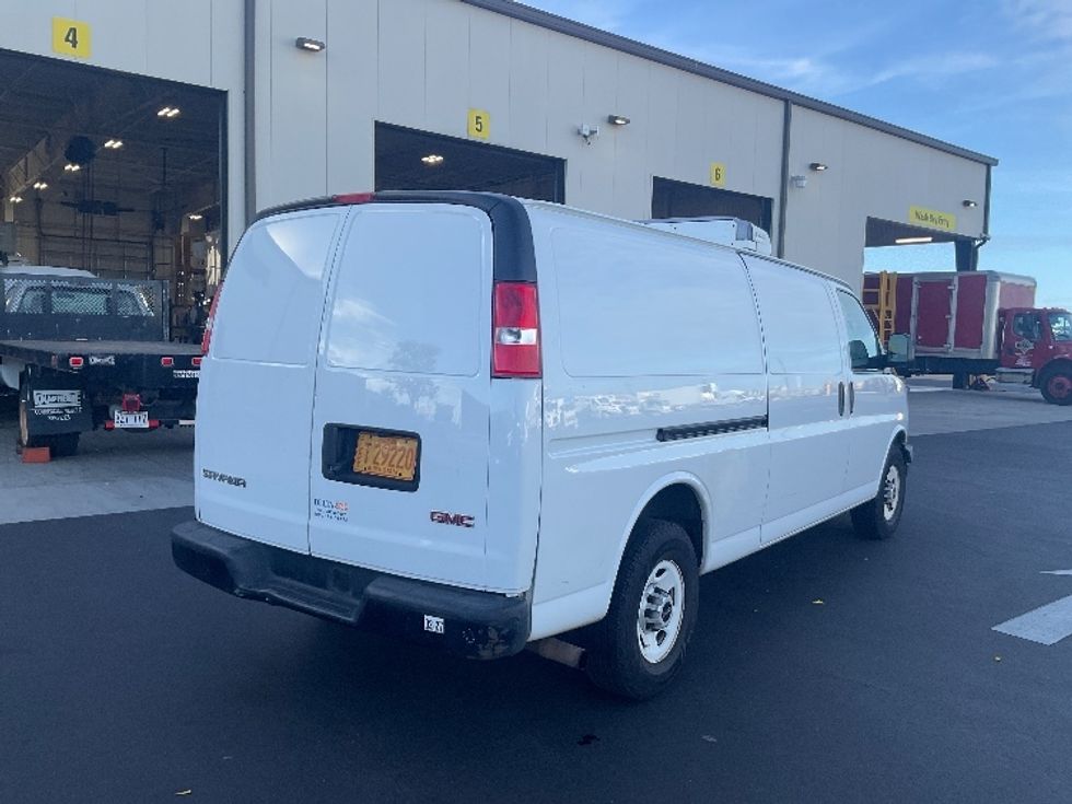 Refrigerated Truck-Light and Medium Duty Trucks-GMC-2020-G33705-Torrance-CA-88,831\n\t\tmiles-$ 32,500 - Image 9