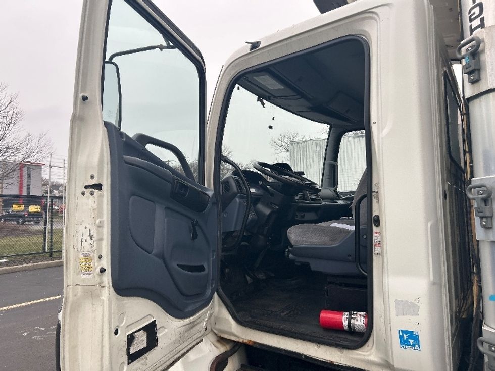 Refrigerated Truck-Light and Medium Duty Trucks-Hino-2006-338-Chicopee-MA-173,208\n\t\tmiles-$ 11,500 - Image 16