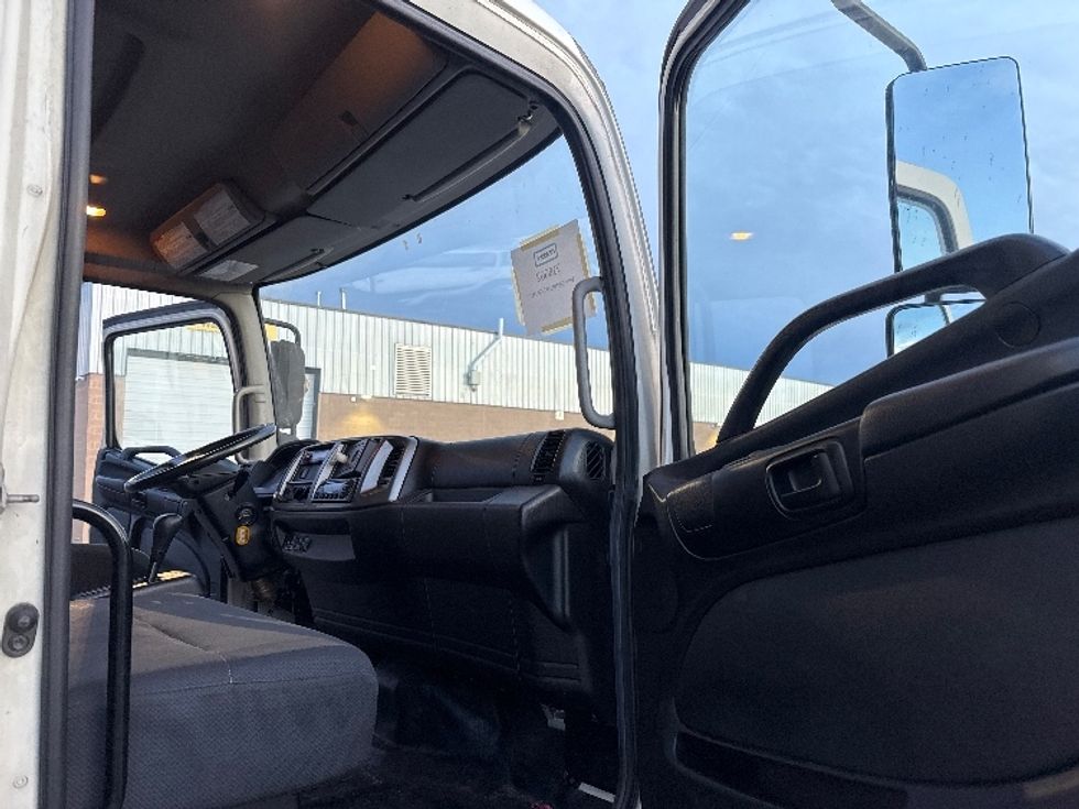 Refrigerated Truck-Light and Medium Duty Trucks-Hino-2013-268-Philadelphia-PA-285,103\n\t\tmiles-$ 24,000 - Image 20