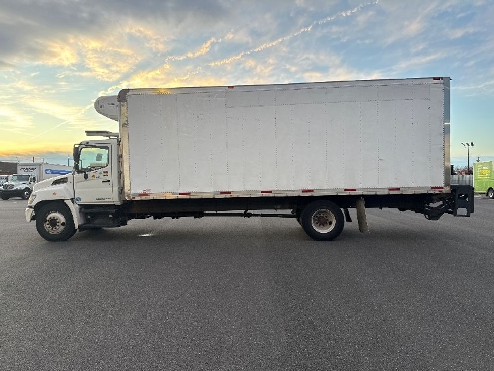 Refrigerated Truck-Light and Medium Duty Trucks-Hino-2013-268-Philadelphia-PA-285,103\n\t\tmiles-$ 24,000 - Image 4