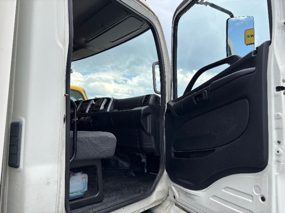 Refrigerated Truck-Light and Medium Duty Trucks-Hino-2013-268-West Valley City-UT-131,490\n\t\tmiles-$ 43,250 - Image 20
