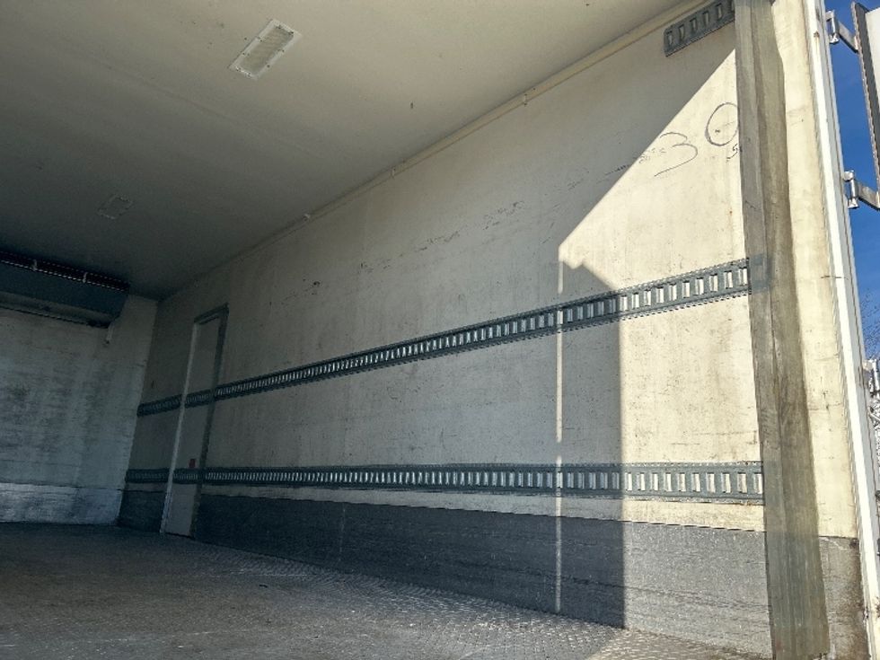 Refrigerated Truck-Light and Medium Duty Trucks-Hino-2013-338-Chicopee-MA-261,122\n\t\tmiles-$ 21,000 - Image 12