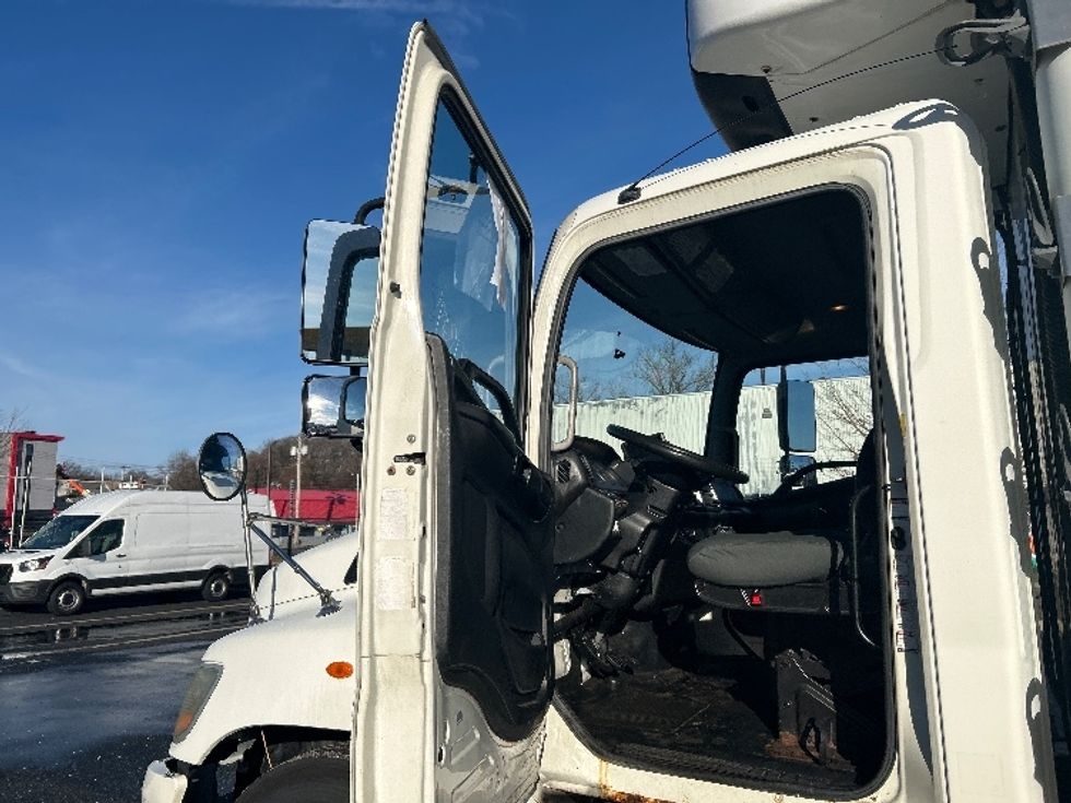 Refrigerated Truck-Light and Medium Duty Trucks-Hino-2013-338-Chicopee-MA-261,122\n\t\tmiles-$ 21,000 - Image 16
