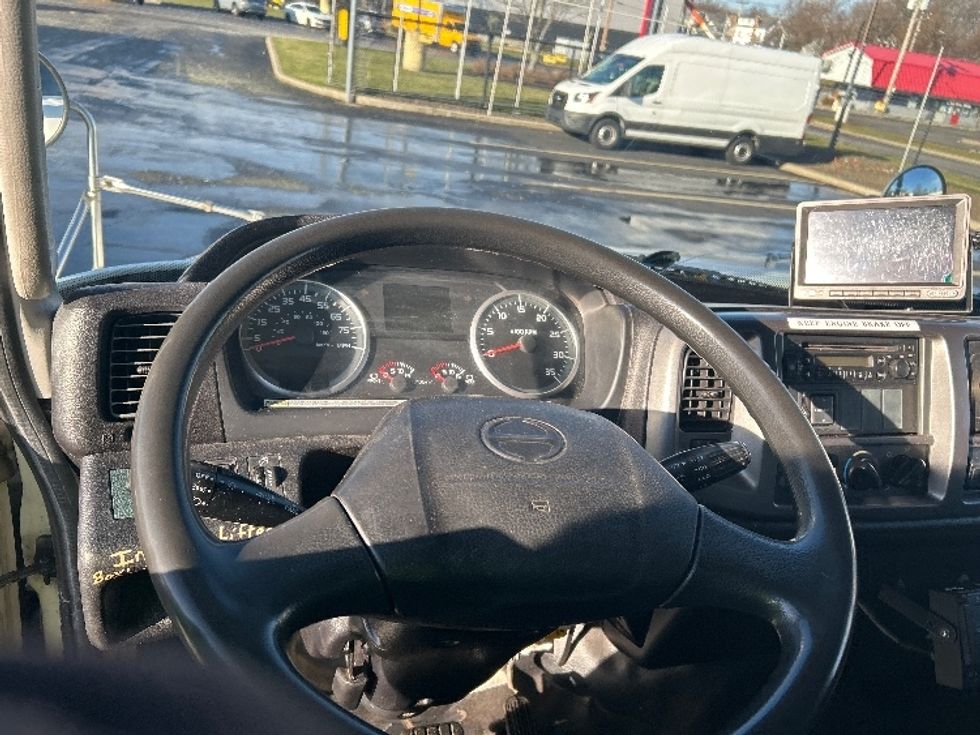 Refrigerated Truck-Light and Medium Duty Trucks-Hino-2013-338-Chicopee-MA-261,122\n\t\tmiles-$ 21,000 - Image 17