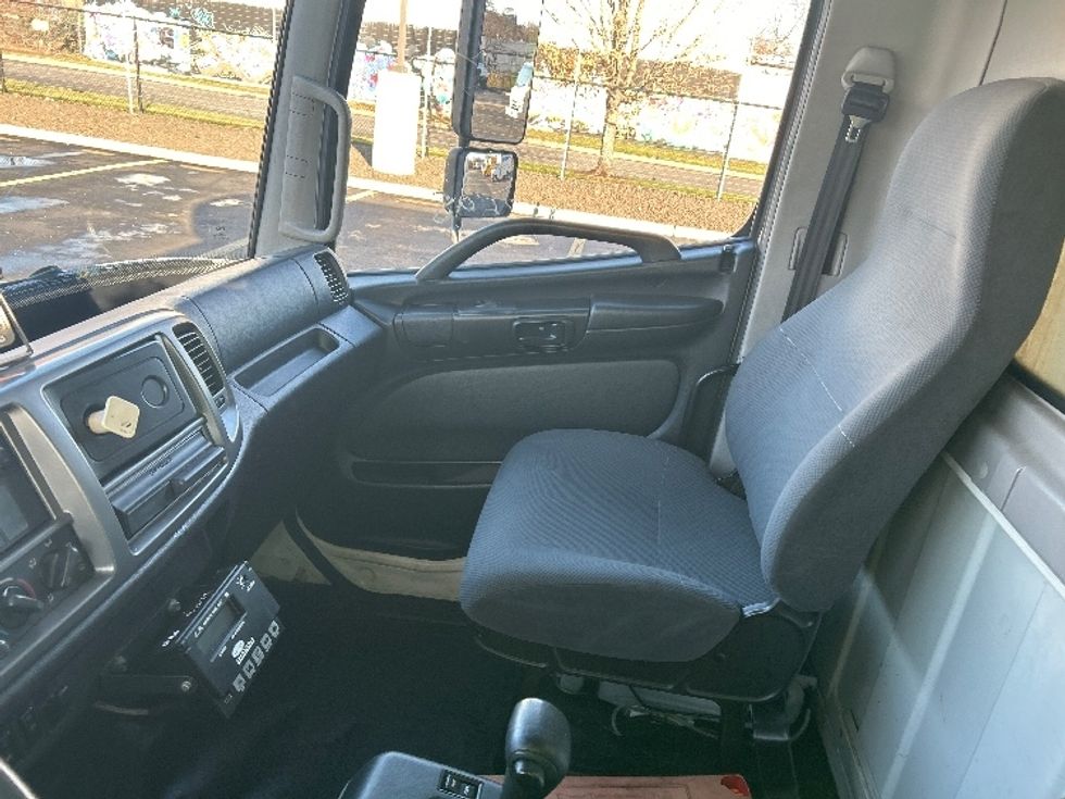 Refrigerated Truck-Light and Medium Duty Trucks-Hino-2013-338-Chicopee-MA-261,122\n\t\tmiles-$ 21,000 - Image 19