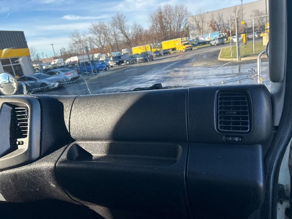 Refrigerated Truck-Light and Medium Duty Trucks-Hino-2013-338-Chicopee-MA-261,122\n\t\tmiles-$ 21,000 - Image 21