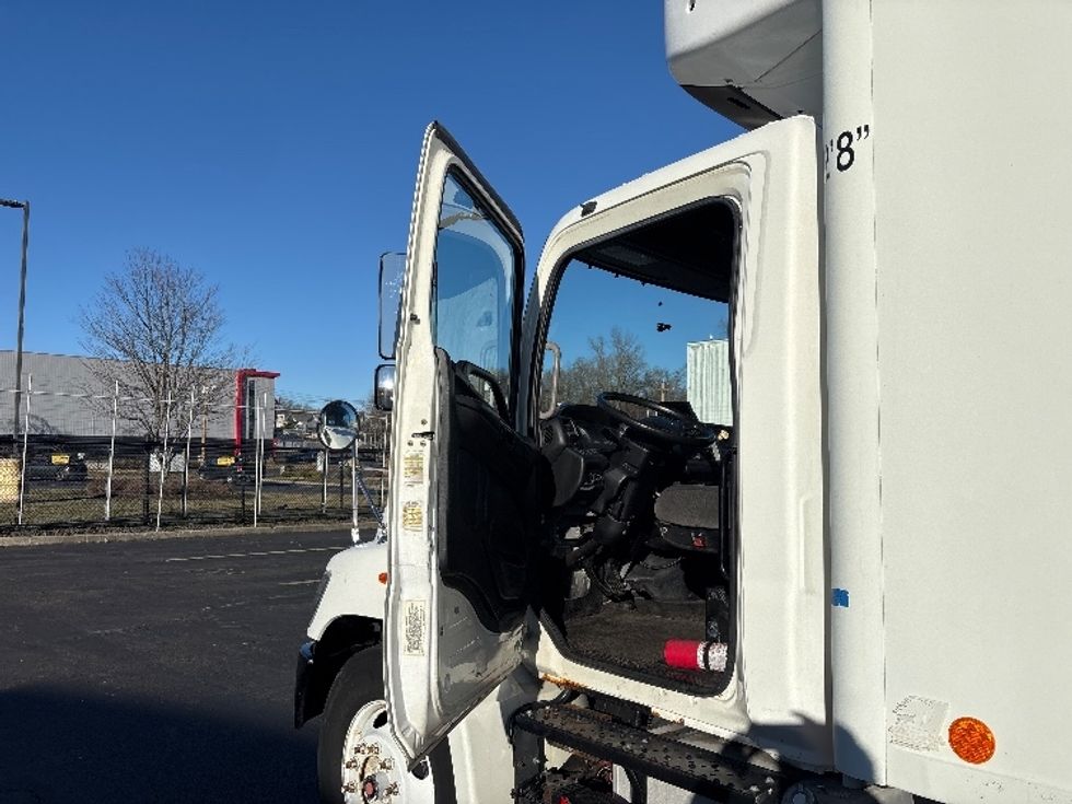 Refrigerated Truck-Light and Medium Duty Trucks-Hino-2014-338-Chicopee-MA-232,153\n\t\tmiles-$ 16,000 - Image 16