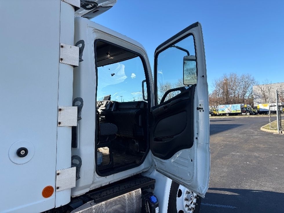 Refrigerated Truck-Light and Medium Duty Trucks-Hino-2014-338-Chicopee-MA-232,153\n\t\tmiles-$ 16,000 - Image 20