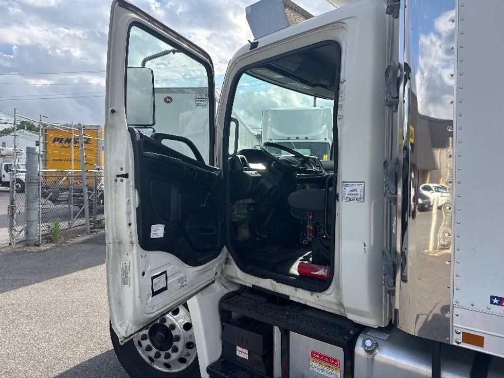 Refrigerated Truck-Light and Medium Duty Trucks-Hino-2015-338-Baltimore-MD-157,443\n\t\tmiles-$ 46,000 - Image 16
