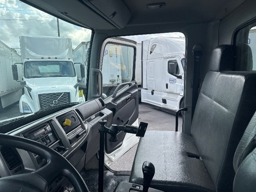 Refrigerated Truck-Light and Medium Duty Trucks-Hino-2015-338-Baltimore-MD-157,443\n\t\tmiles-$ 46,000 - Image 19