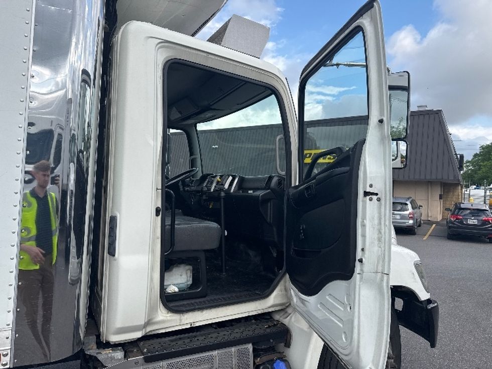 Refrigerated Truck-Light and Medium Duty Trucks-Hino-2015-338-Baltimore-MD-157,443\n\t\tmiles-$ 46,000 - Image 20