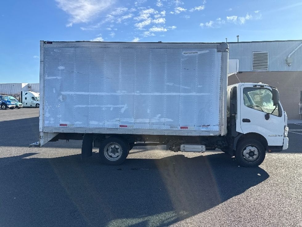 Refrigerated Truck-Light and Medium Duty Trucks-Hino-2016-195-Philadelphia-PA-88,462\n\t\tmiles-$ 26,000 - Image 14