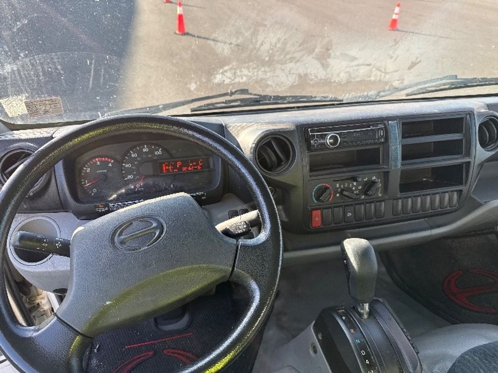 Refrigerated Truck-Light and Medium Duty Trucks-Hino-2016-195-Philadelphia-PA-88,462\n\t\tmiles-$ 26,000 - Image 17