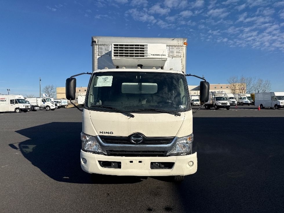Refrigerated Truck-Light and Medium Duty Trucks-Hino-2016-195-Philadelphia-PA-88,462\n\t\tmiles-$ 26,000 - Image 2