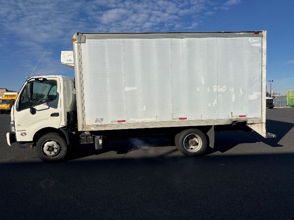 Refrigerated Truck-Light and Medium Duty Trucks-Hino-2016-195-Philadelphia-PA-88,462\n\t\tmiles-$ 26,000 - Image 4