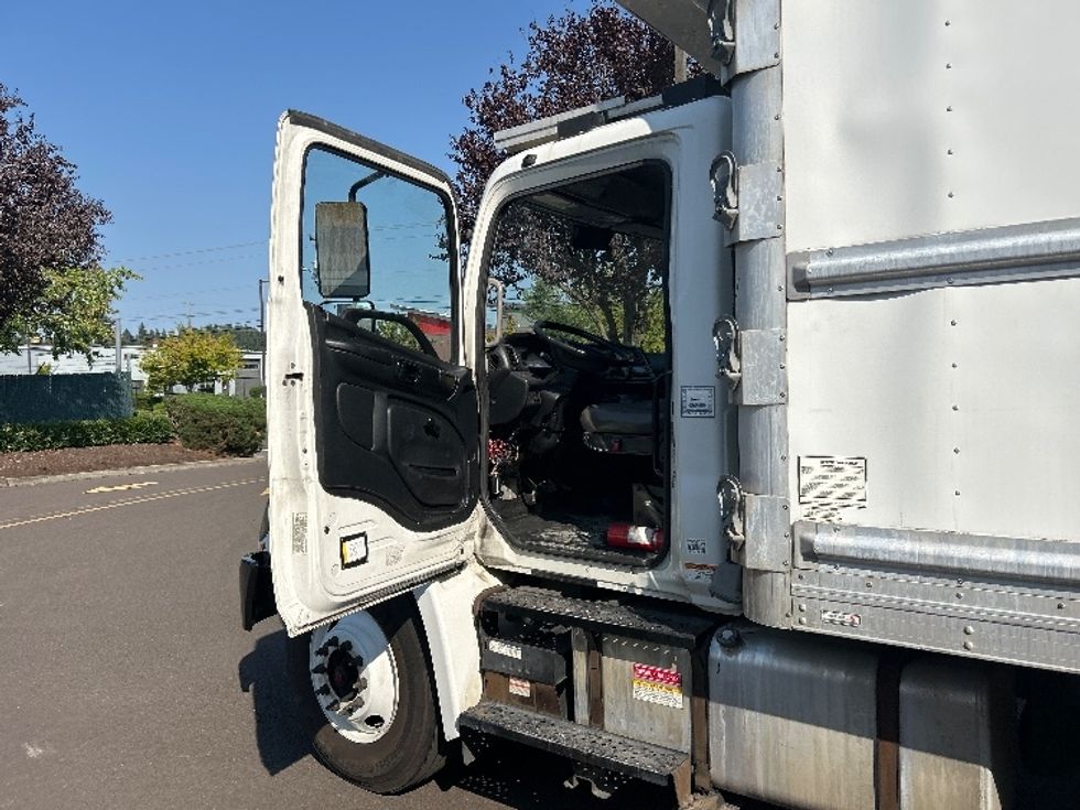 Refrigerated Truck-Light and Medium Duty Trucks-Hino-2016-268-Clackamas-OR-160,128\n\t\tmiles-$ 52,000 - Image 16