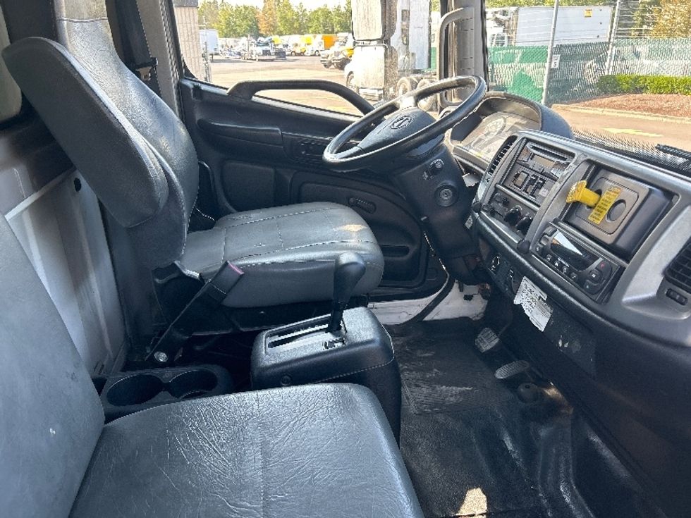 Refrigerated Truck-Light and Medium Duty Trucks-Hino-2016-268-Clackamas-OR-160,128\n\t\tmiles-$ 52,000 - Image 22