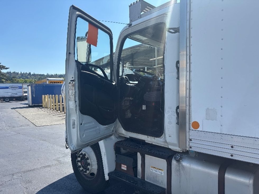 Refrigerated Truck-Light and Medium Duty Trucks-Hino-2016-268-Kent-WA-169,785\n\t\tmiles-$ 51,500 - Image 16