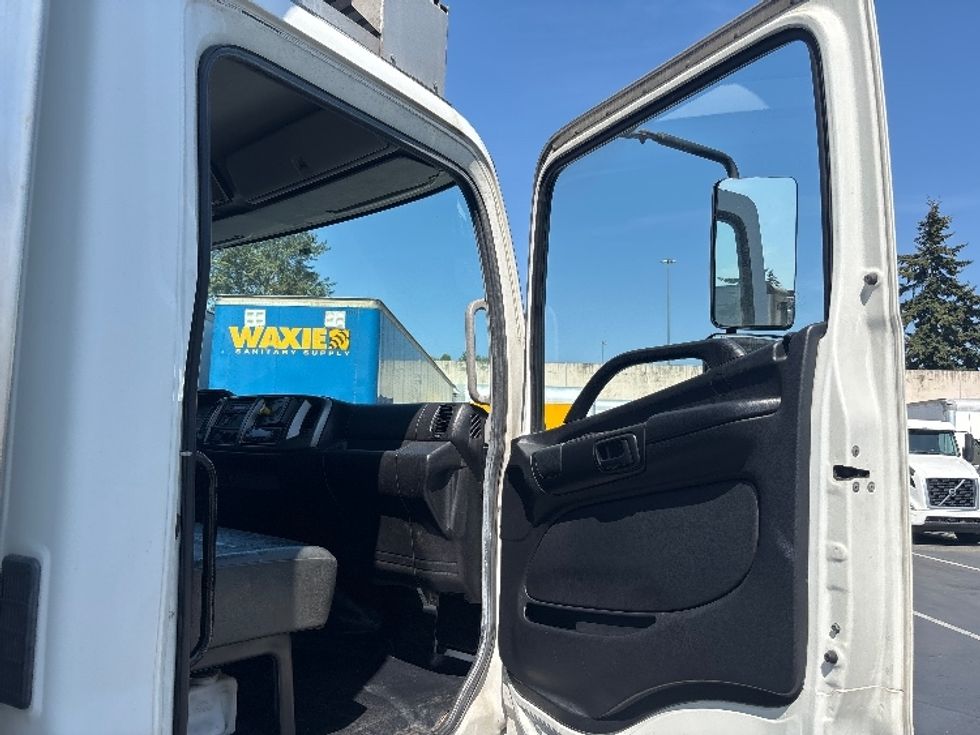 Refrigerated Truck-Light and Medium Duty Trucks-Hino-2016-268-Kent-WA-184,674\n\t\tmiles-$ 24,500 - Image 20