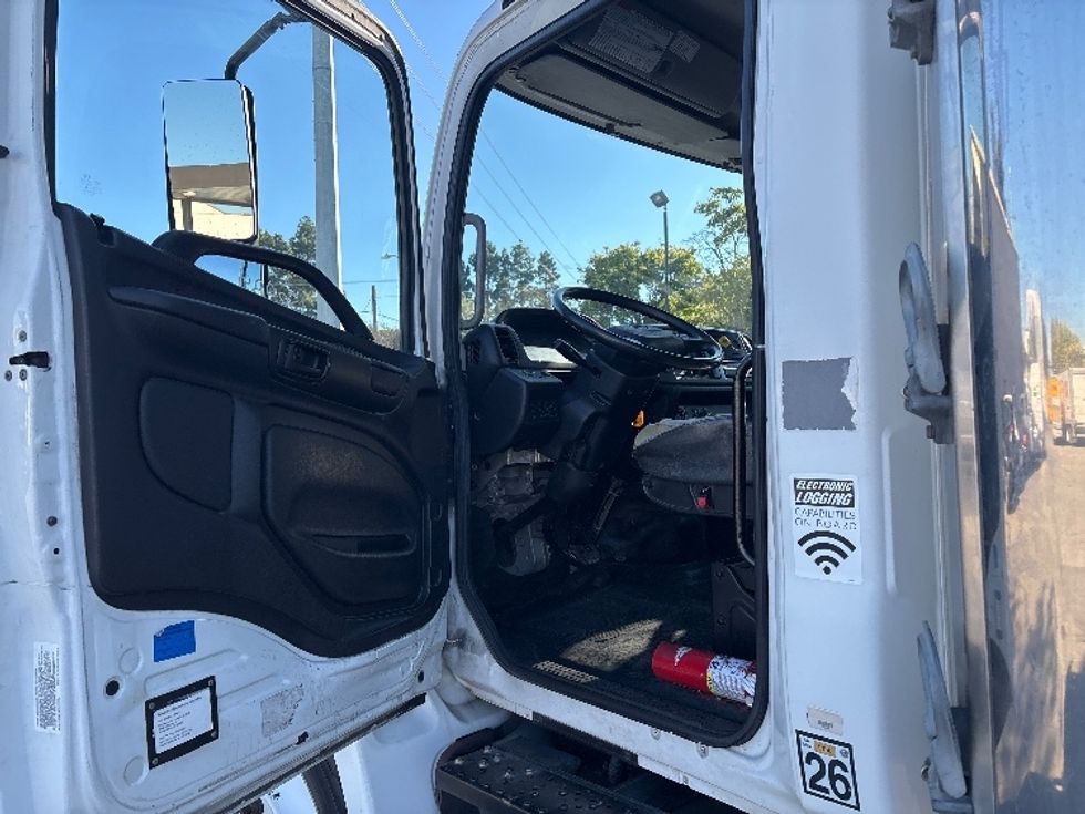 Refrigerated Truck-Light and Medium Duty Trucks-Hino-2016-268-West Sacramento-CA-265,711\n\t\tmiles-$ 36,500 - Image 16