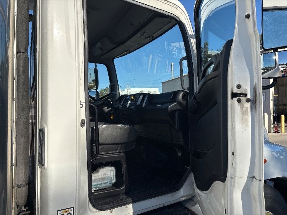 Refrigerated Truck-Light and Medium Duty Trucks-Hino-2016-268-West Sacramento-CA-265,711\n\t\tmiles-$ 36,500 - Image 19