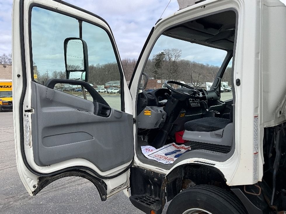 Refrigerated Truck-Light and Medium Duty Trucks-Hino-2017-195-Cambridge-ON-144,900\n\t\tkm-$ 61,750 - Image 10