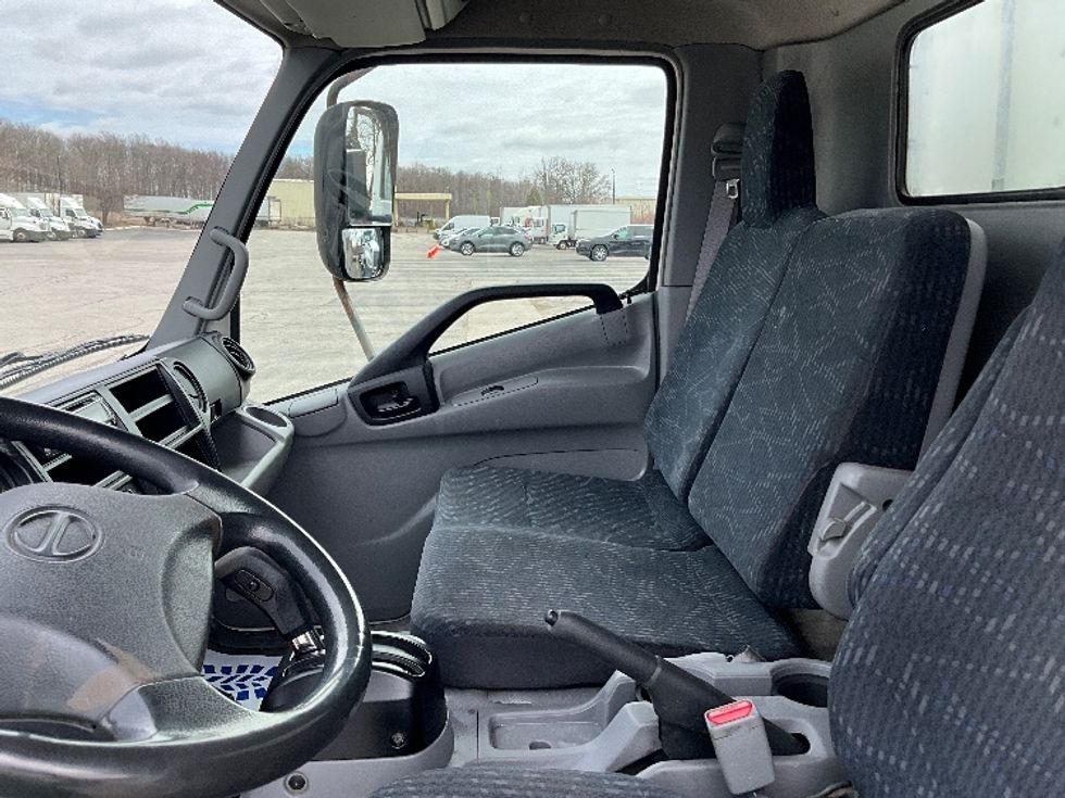 Refrigerated Truck-Light and Medium Duty Trucks-Hino-2017-195-Cambridge-ON-144,900\n\t\tkm-$ 61,750 - Image 13