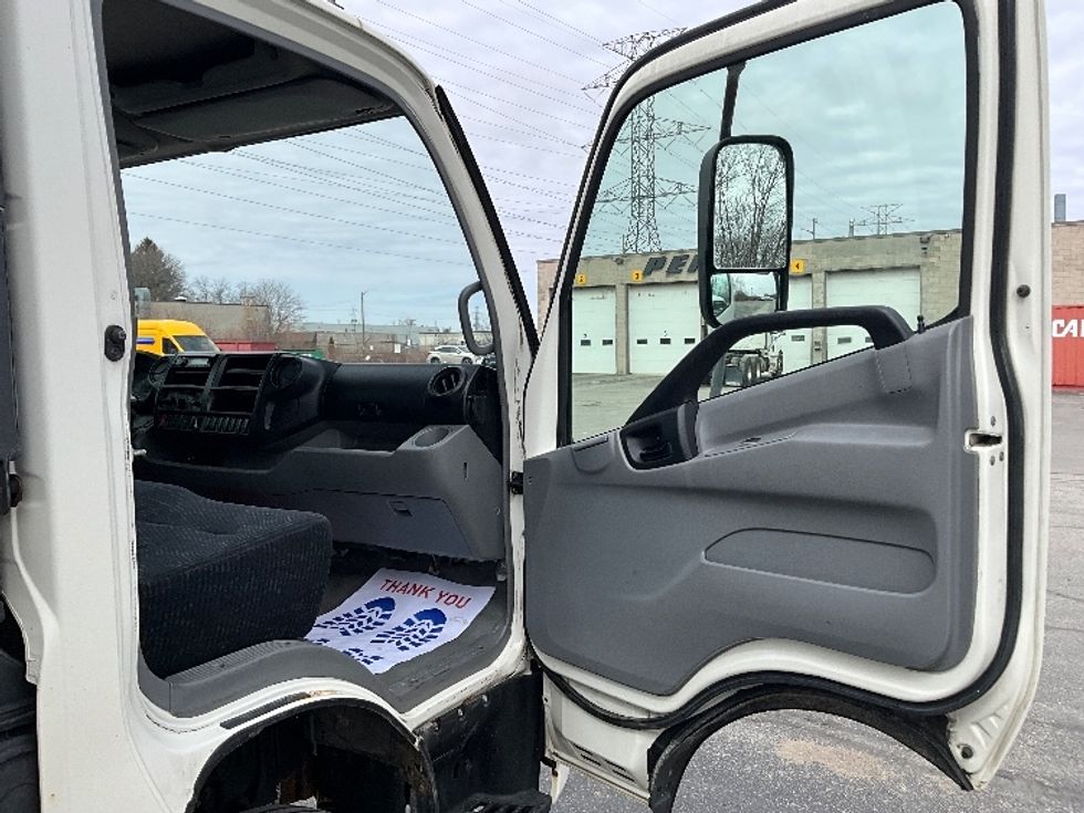 Refrigerated Truck-Light and Medium Duty Trucks-Hino-2017-195-Cambridge-ON-144,900\n\t\tkm-$ 61,750 - Image 14