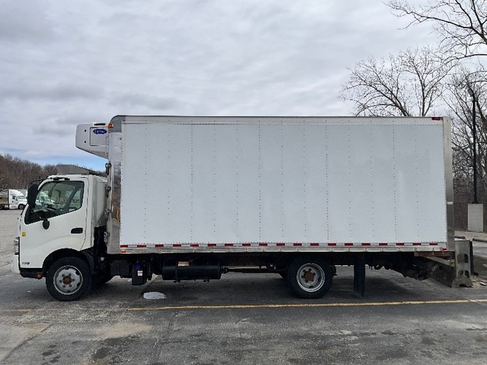 Refrigerated Truck-Light and Medium Duty Trucks-Hino-2017-195-Cambridge-ON-144,900\n\t\tkm-$ 61,750 - Image 3