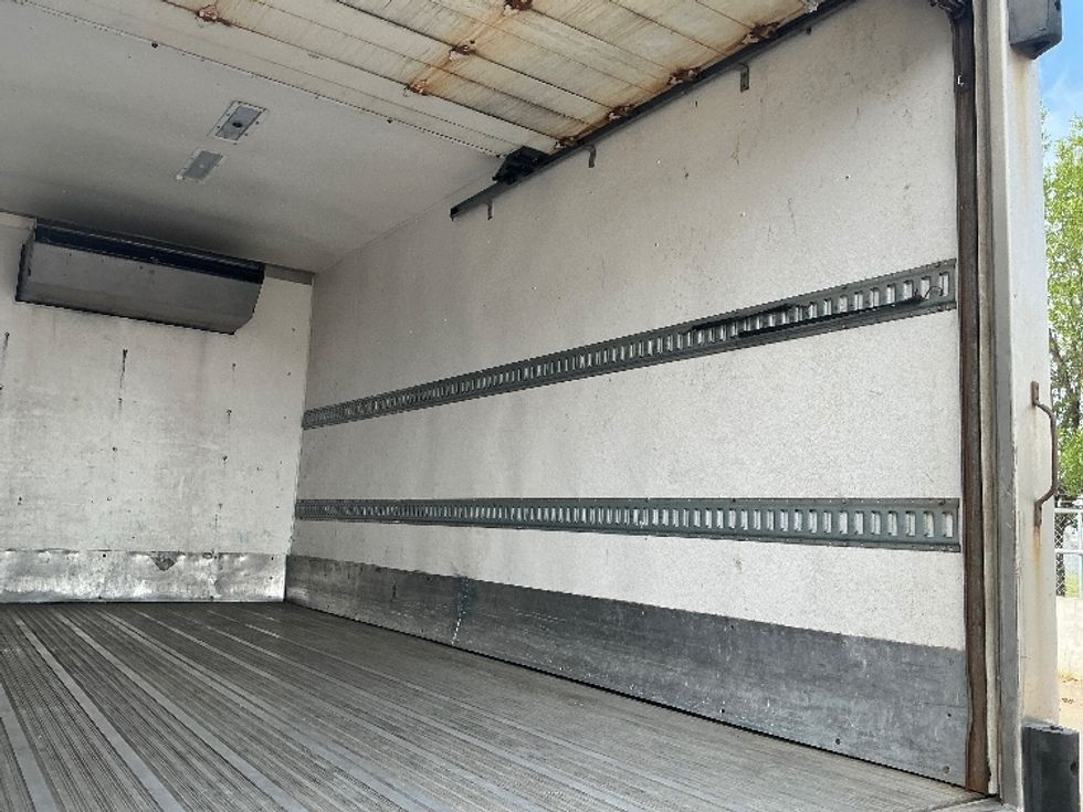 Refrigerated Truck-Light and Medium Duty Trucks-Hino-2017-195-Edmonton-AB-312,429\n\t\tkm-$ 49,250 - Image 11