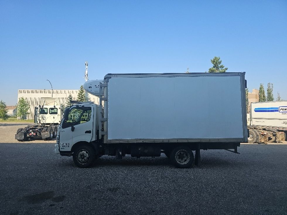 Refrigerated Truck-Light and Medium Duty Trucks-Hino-2017-195-Edmonton-AB-312,429\n\t\tkm-$ 49,250 - Image 14