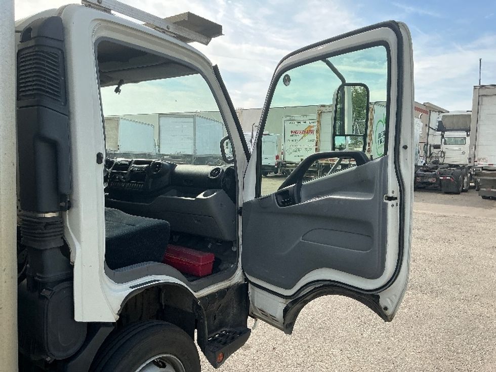 Refrigerated Truck-Light and Medium Duty Trucks-Hino-2017-195-Edmonton-AB-312,429\n\t\tkm-$ 49,250 - Image 19