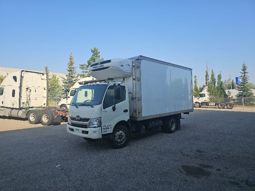 Refrigerated Truck-Light and Medium Duty Trucks-Hino-2017-195-Edmonton-AB-312,429\n\t\tkm-$ 49,250 - Image 3