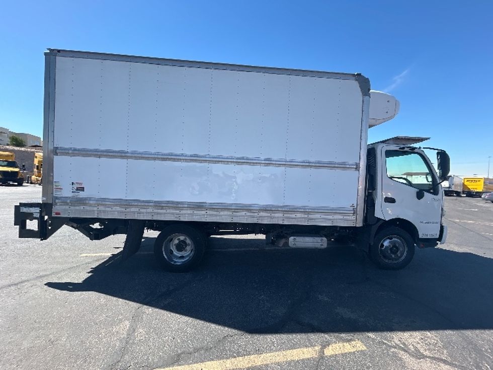 Refrigerated Truck-Light and Medium Duty Trucks-Hino-2017-195-El Paso-TX-234,561\n\t\tmiles-$ 32,500 - Image 15