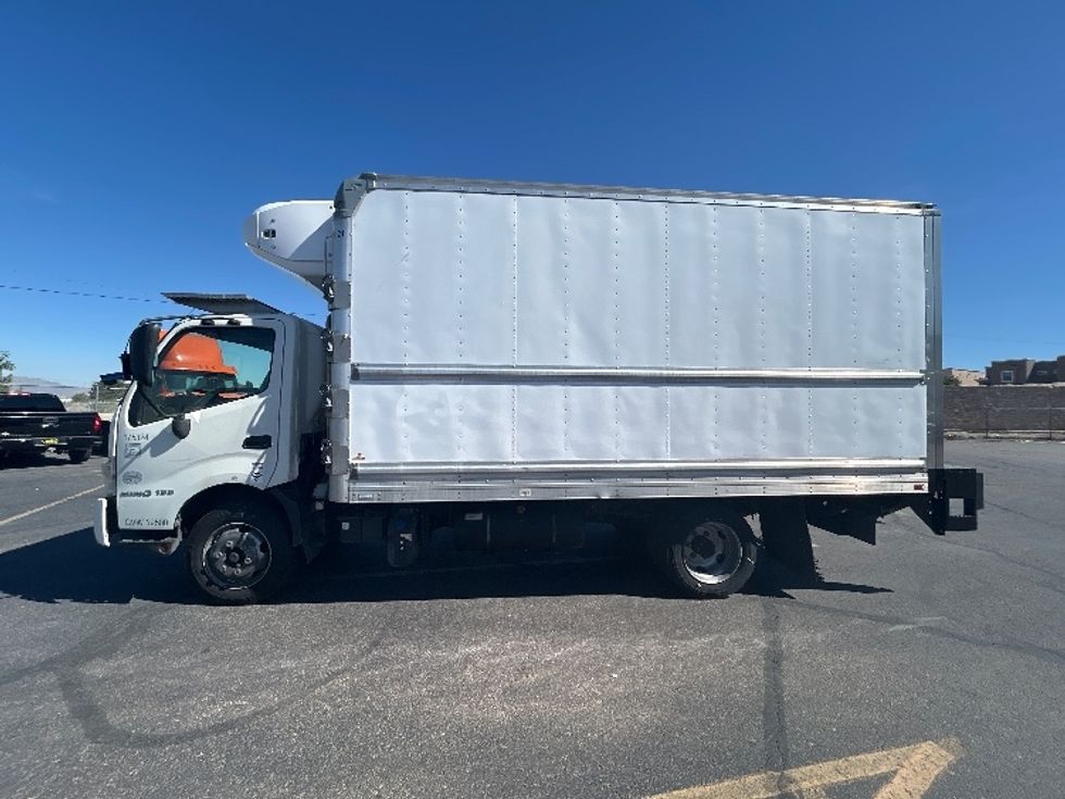 Refrigerated Truck-Light and Medium Duty Trucks-Hino-2017-195-El Paso-TX-234,561\n\t\tmiles-$ 32,500 - Image 4